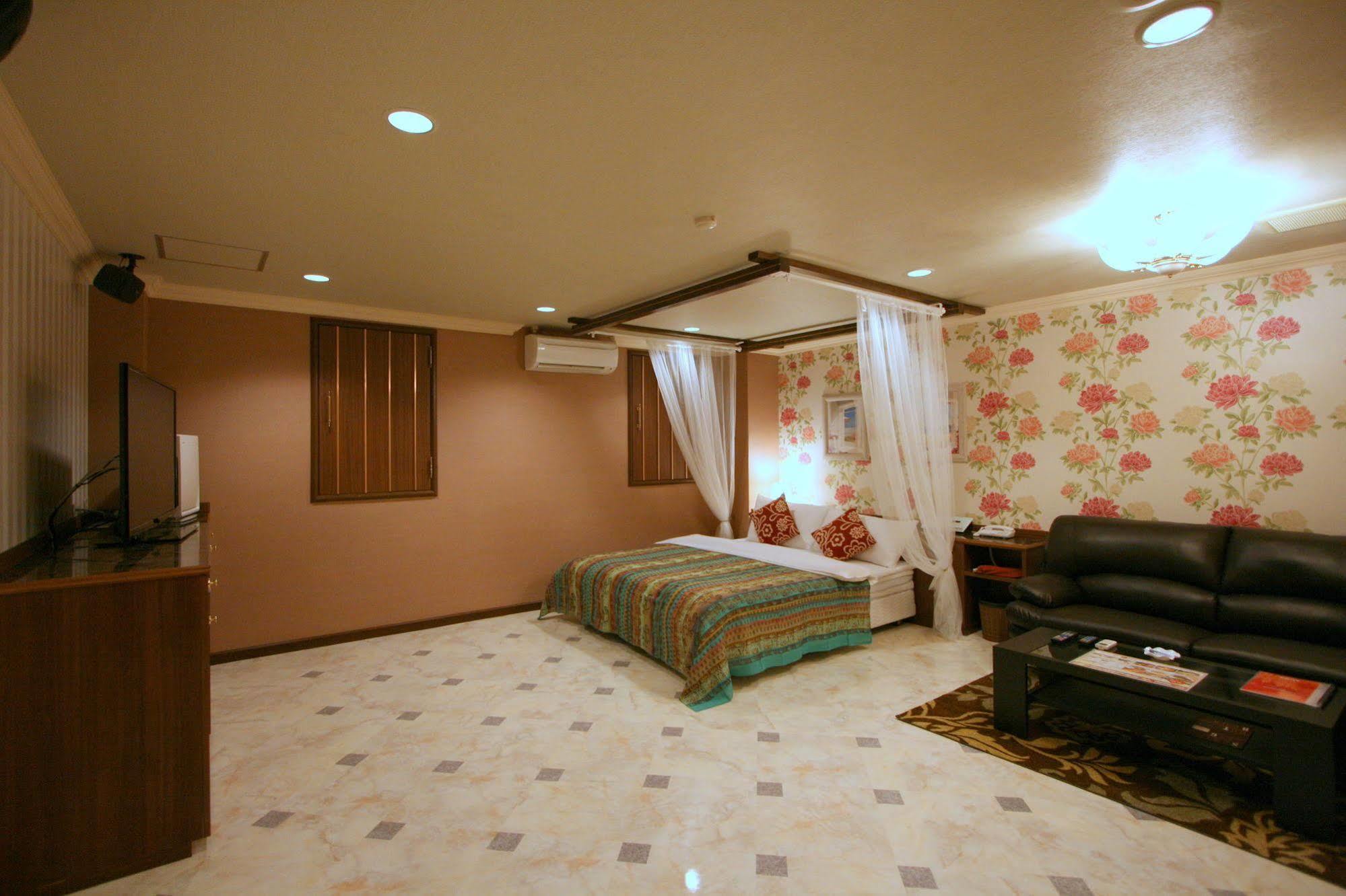 Hotel Aura Kansai Airport (Adults Only) Sennan Екстериор снимка